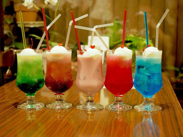 光るクリームソーダ